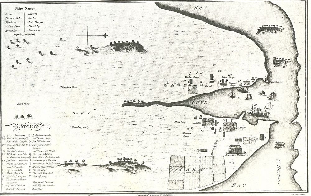 Historisk karta med skeppsnamn och kustlandmärken Historisk svartvit karta som visar skeppsnamn, marina läger och kustfunktioner med detaljerade referenser och landmärken