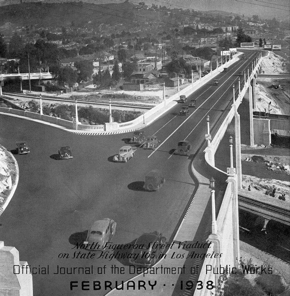 North Figueroa Street Viaduct Los Angeles 1938 Historiskt svartvitt foto av North Figueroa Street Viaduct på State Highway 165 i Los Angeles, 1938 med vintagebilar