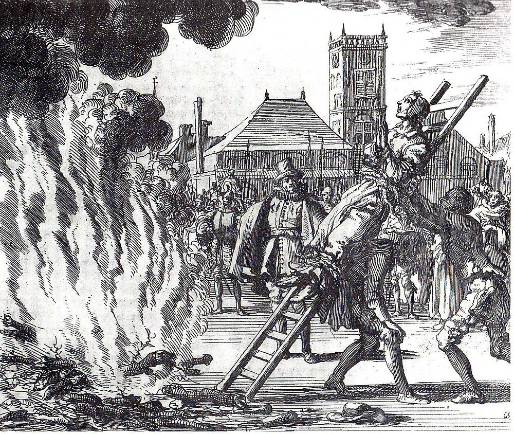 Medeltida kvinna bränd på bål avrättning Historisk svartvit illustration av en kvinna som bränns på bål med en folkmassa som tittar på i ett medeltida torg
