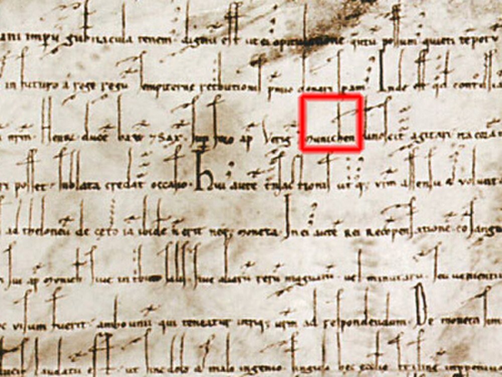 Medeltida latinskt manuskript med markerad text Gammalt medeltida manuskript med latinsk skrift och markerad sektion som visar historisk handskriven text på pergament.
