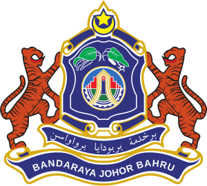 Officiellt vapen för Bandaraya Johor Bahru med två tigrar, en sköld med lokala symboler och malaysisk skrift.
