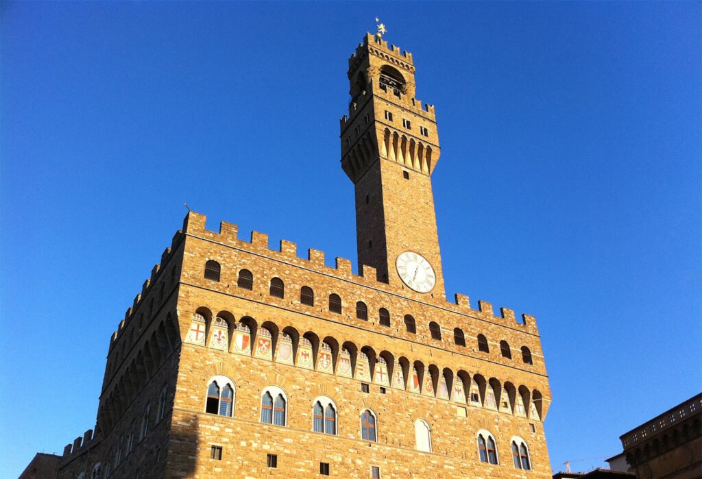 Florens katedral med ikonisk röd kupol och historisk stadsbild i Florens, Italien, som visar renässansarkitektur