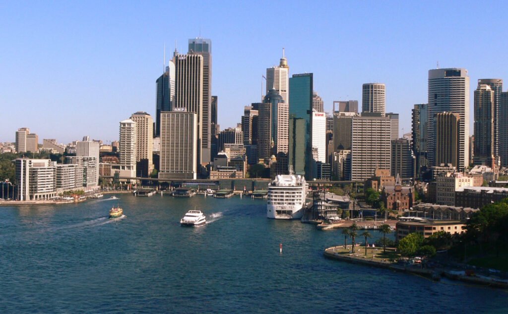 Scenisk vy över Sydney Harbour-skyline