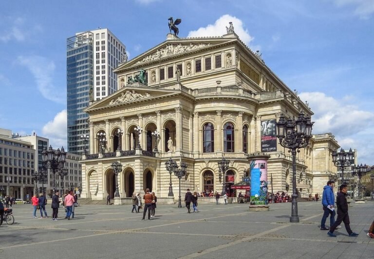 Alte Oper, Frankfurts nyrenässansoperahus vid Opernplatz